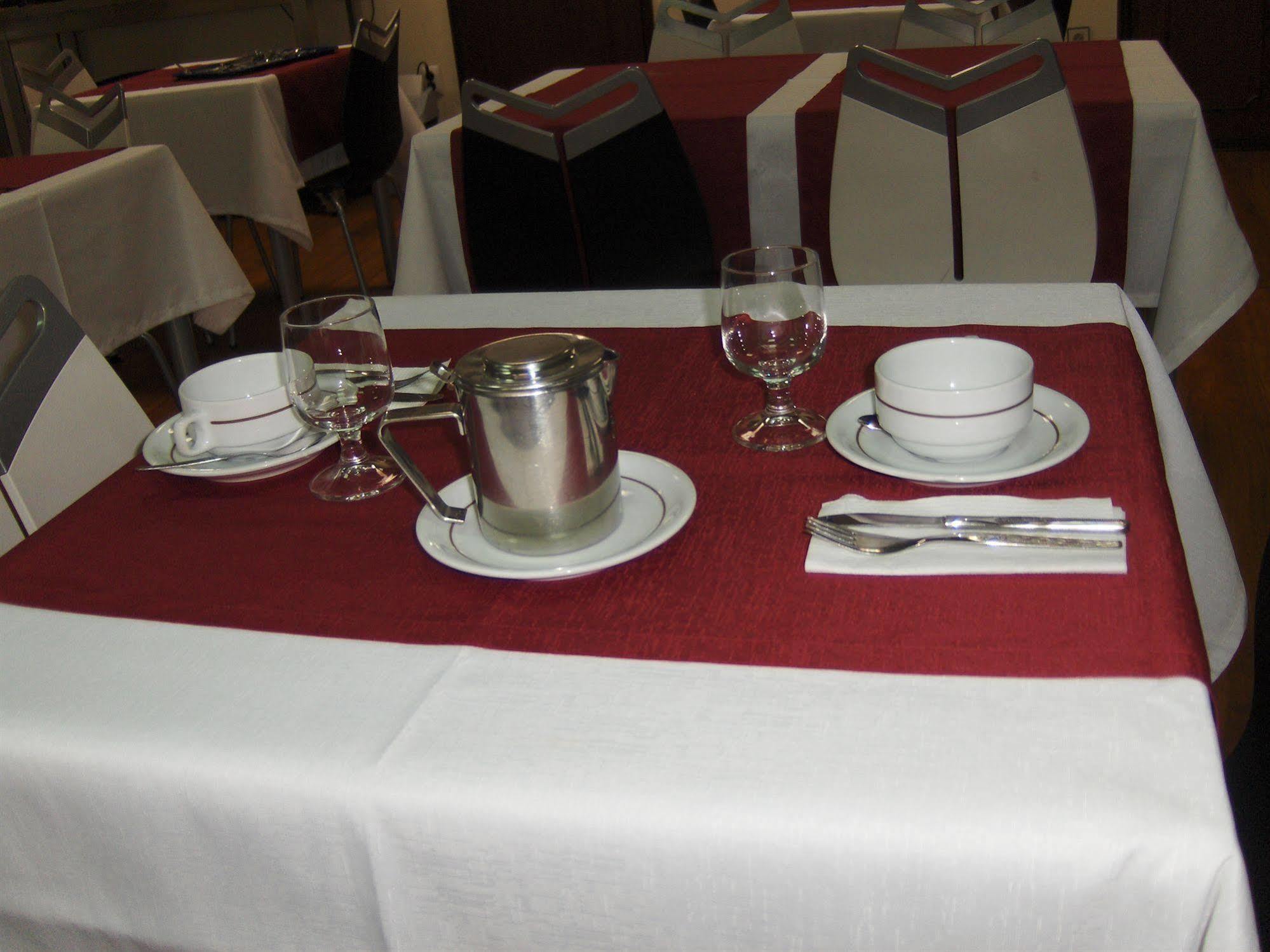 Hotel Trovador Tomar Bagian luar foto